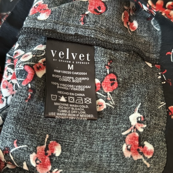 Anthropologie Velvet by Graham & Spencer black floral flowy cropped jumpsuit. M - Picture 12 of 12